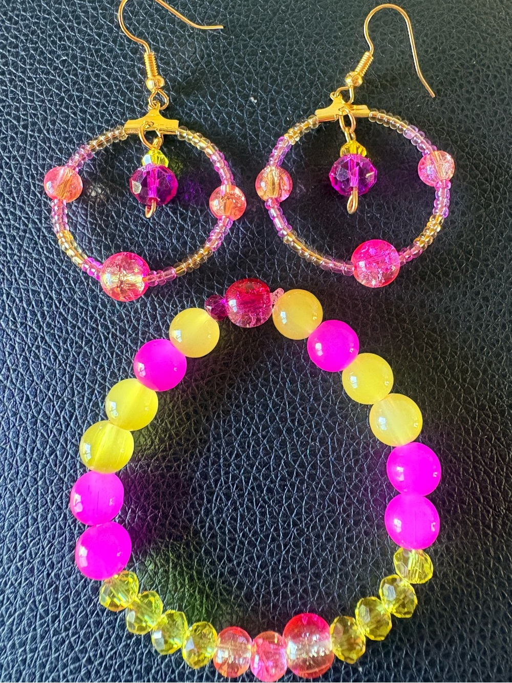 Sunrise of Joy Earrings and Bracelet set (pink and yellow) - Picture 4 of 4